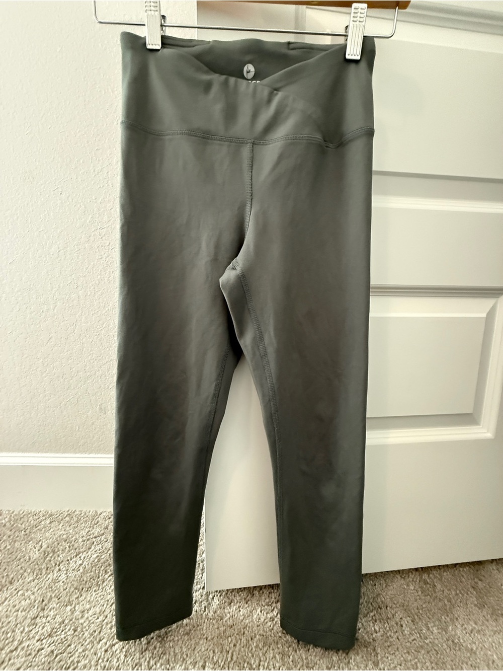 90 Degree by Reflex Women’s XS Lana Crossover Crop Leggings Dark Sage Green